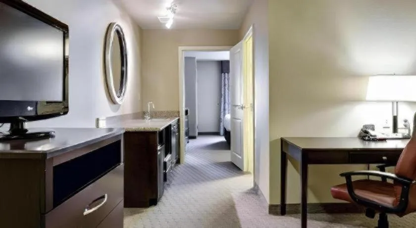 Comfort Suites near Hot Springs Park