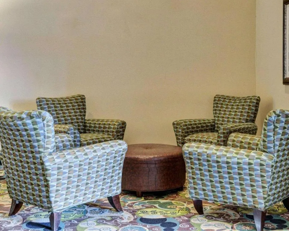 Comfort Suites near Hot Springs Park