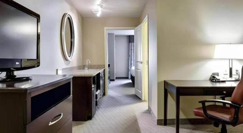 Comfort Suites near Hot Springs Park