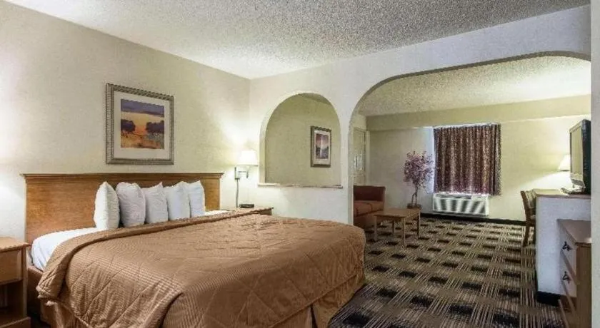 Bed in Quality Inn Oakwood - Gainesville