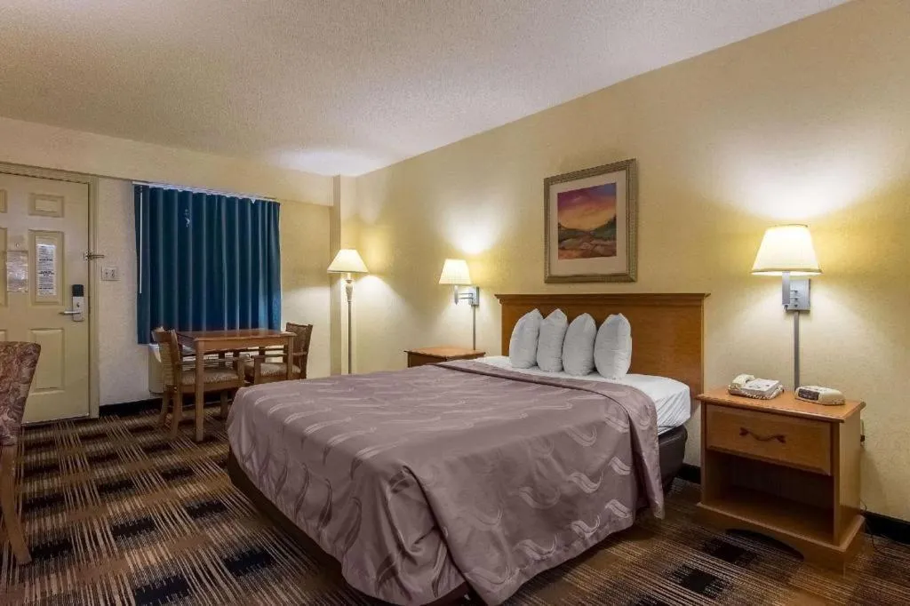 Bed in Quality Inn Oakwood - Gainesville