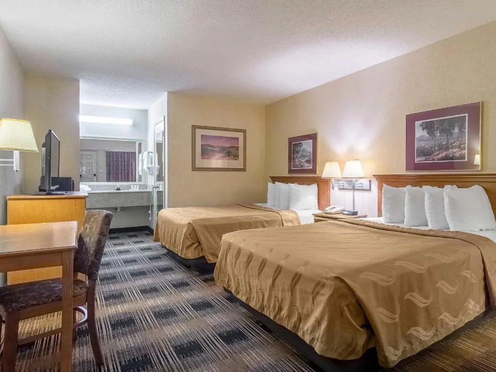 Bed in Quality Inn Oakwood - Gainesville