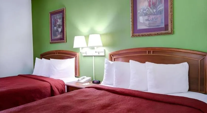 Bed in Quality Inn & Suites Austin Airport