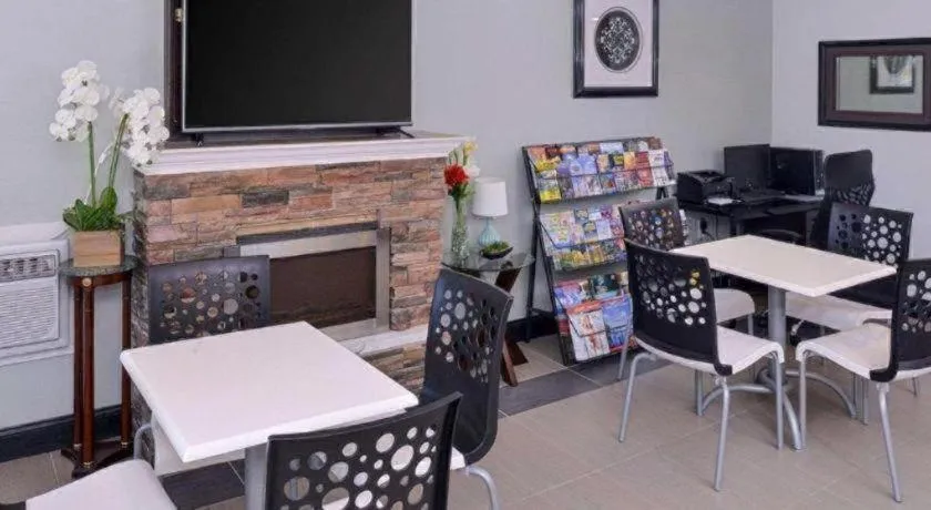 Econo Lodge Rochester I-90 & I-390