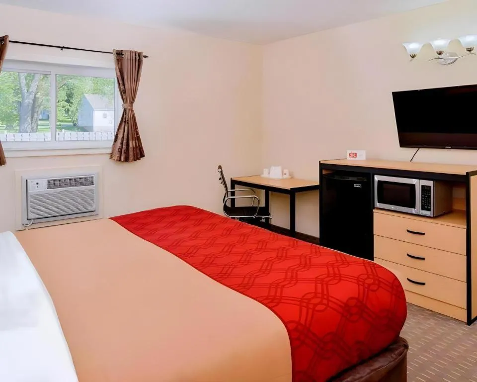 Bed in Econo Lodge Rochester I-90 & I-390