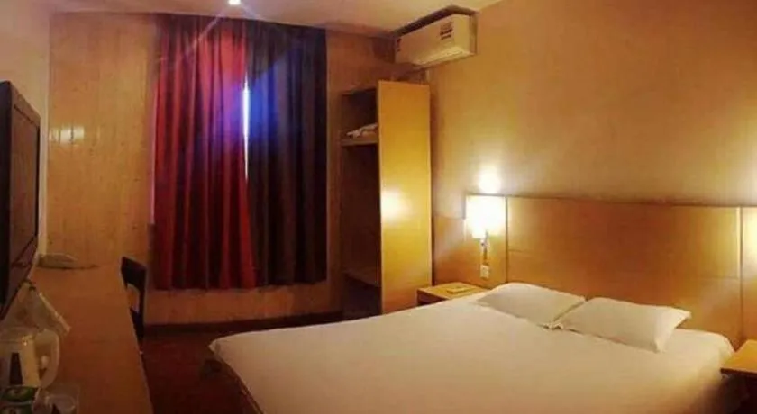 Bed in Ibis Nantong Qingnian