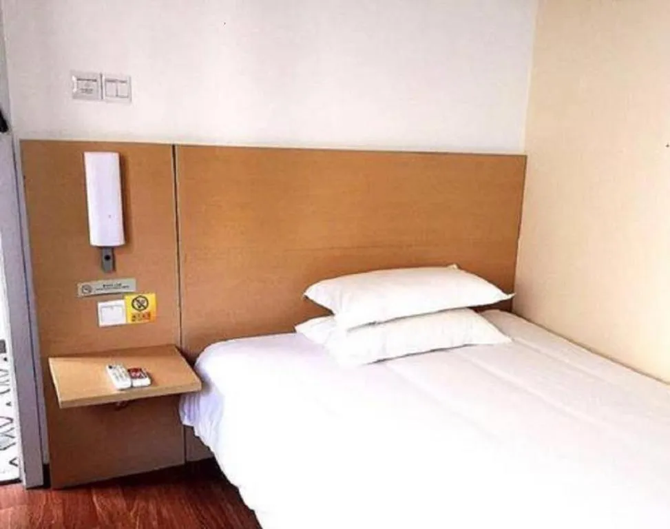 Bed in Ibis Nantong Qingnian