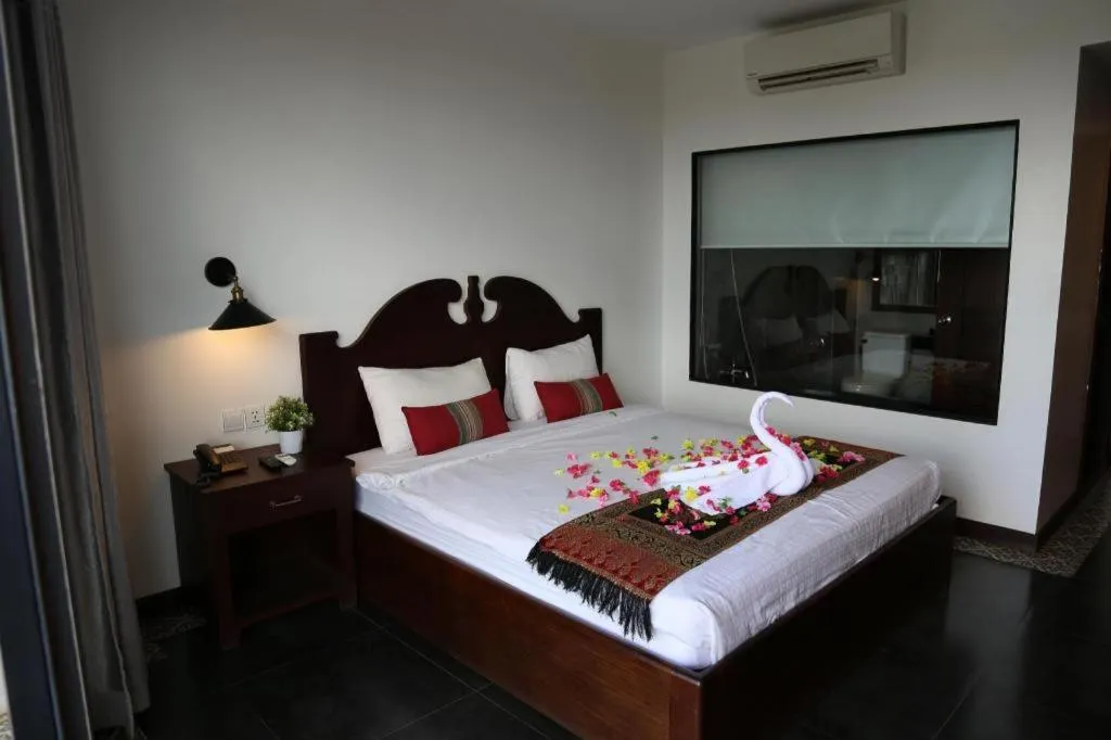 Bed in Yeak Loam Hotel