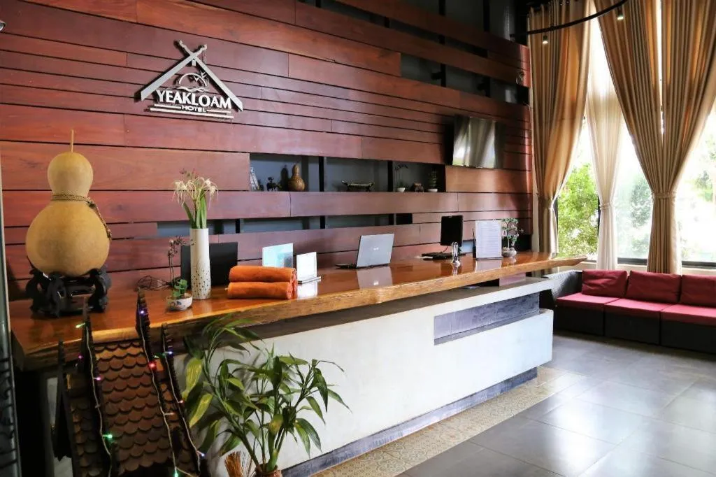 Yeak Loam Hotel