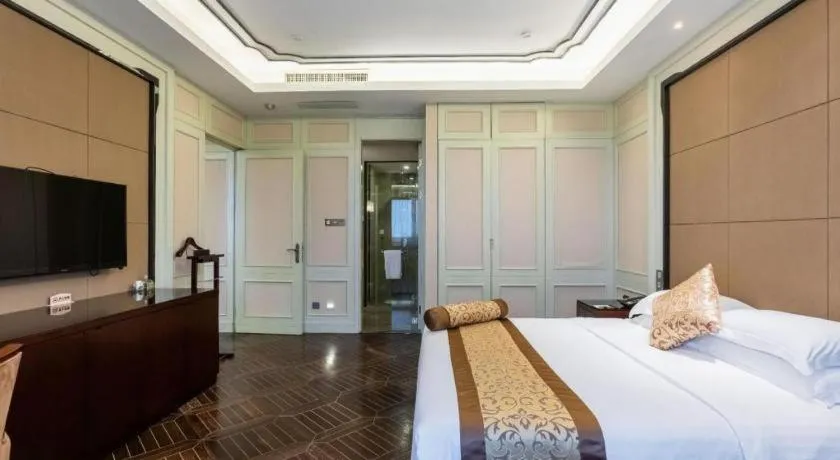 Bed in Jiuhua Jin Jiang International Hotel