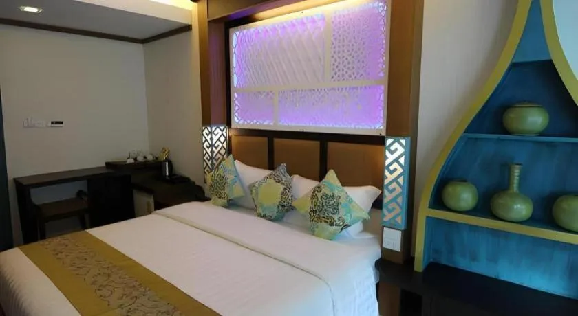 Bed in Phi Phi Nice Beach Hotel Hip