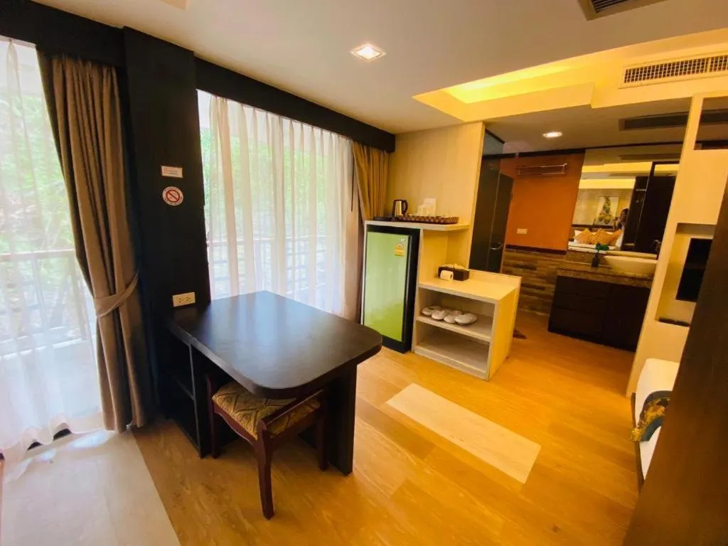 Phi Phi Nice Beach Hotel Hip