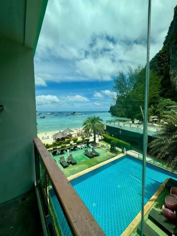 Phi Phi Nice Beach Hotel Hip