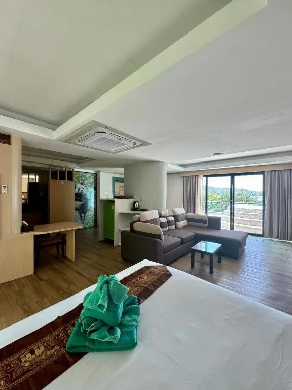 Bed in Phi Phi Nice Beach Hotel Hip