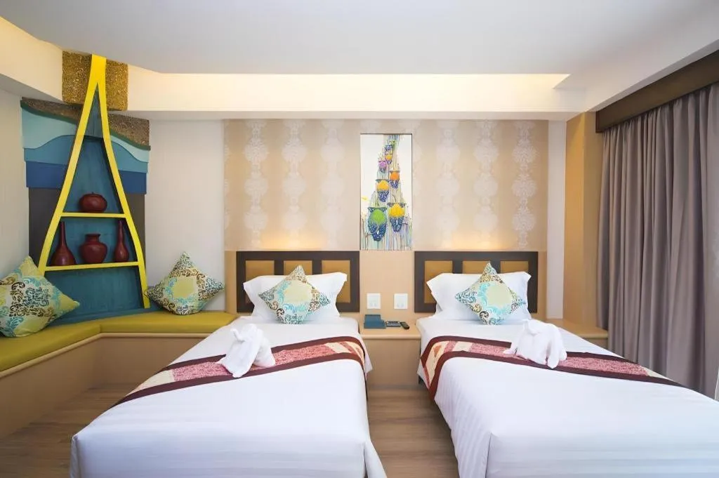 Bed in Phi Phi Nice Beach Hotel Hip