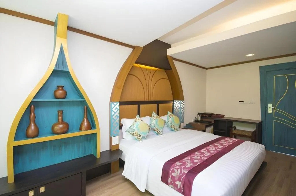 Bed in Phi Phi Nice Beach Hotel Hip