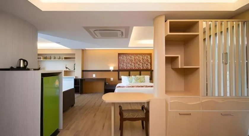 Phi Phi Nice Beach Hotel Hip