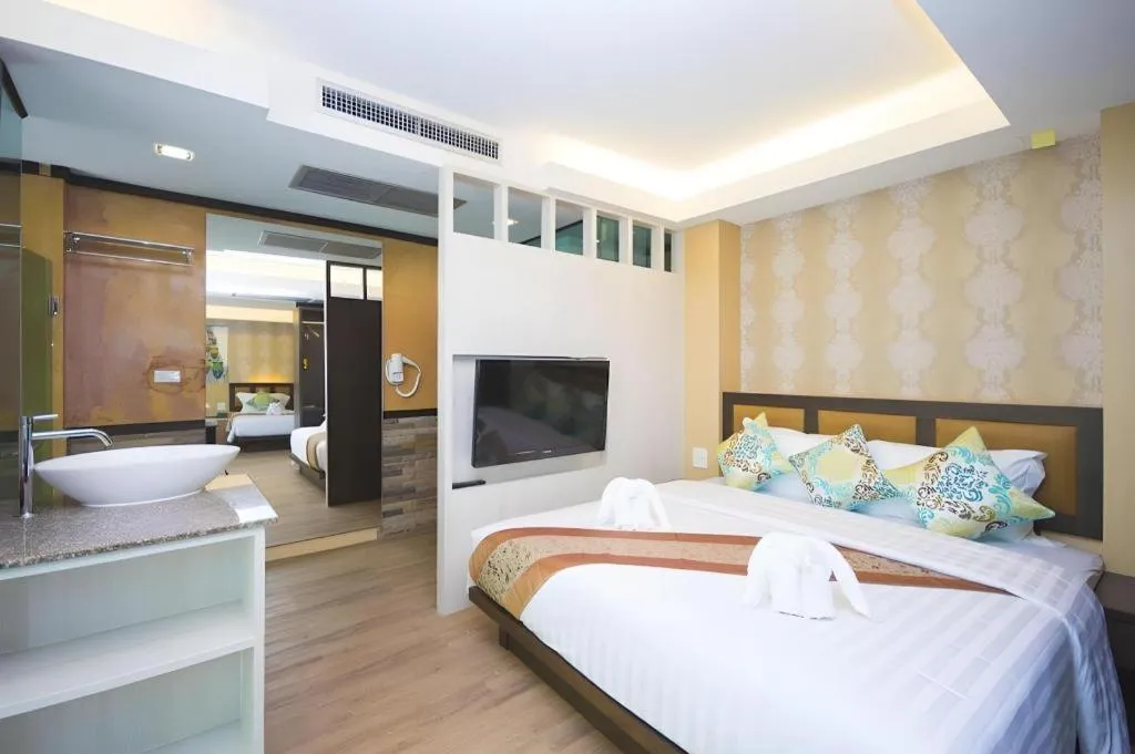 Bed in Phi Phi Nice Beach Hotel Hip