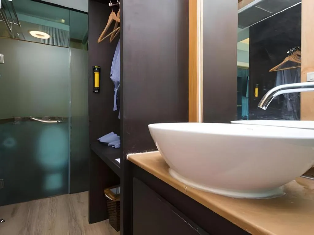 Phi Phi Nice Beach Hotel Hip