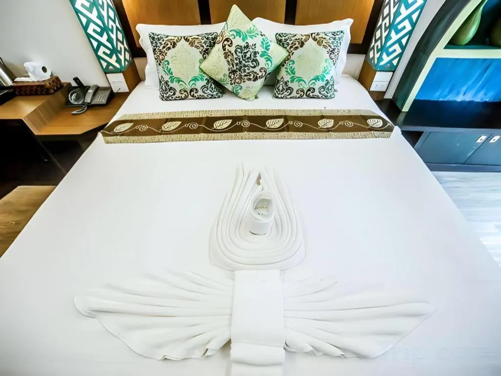 Bed in Phi Phi Nice Beach Hotel Hip