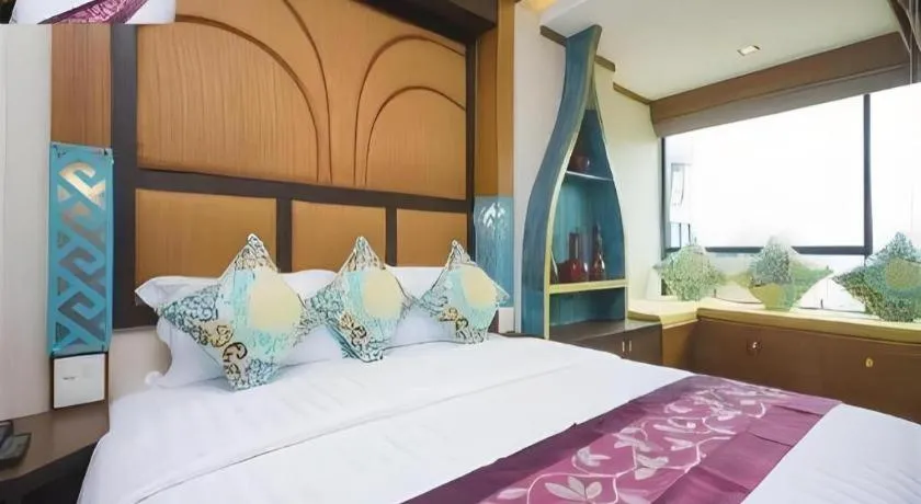 Bed in Phi Phi Nice Beach Hotel Hip