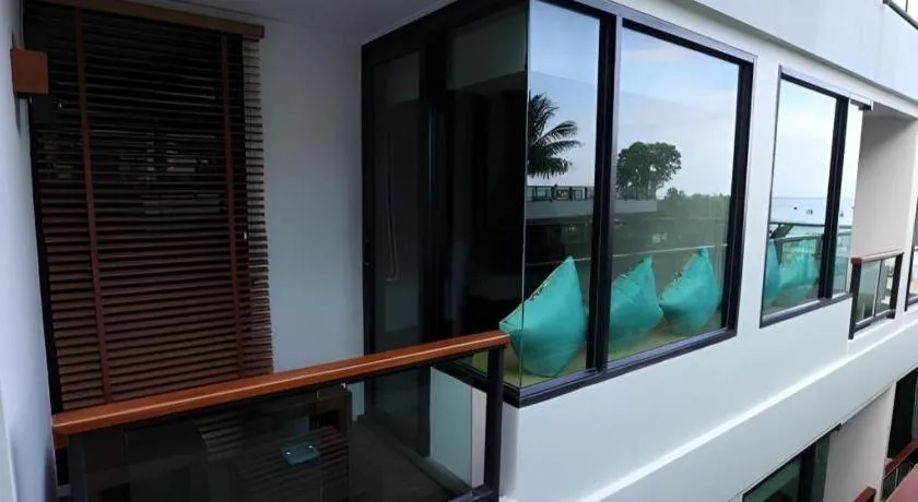 Phi Phi Nice Beach Hotel Hip