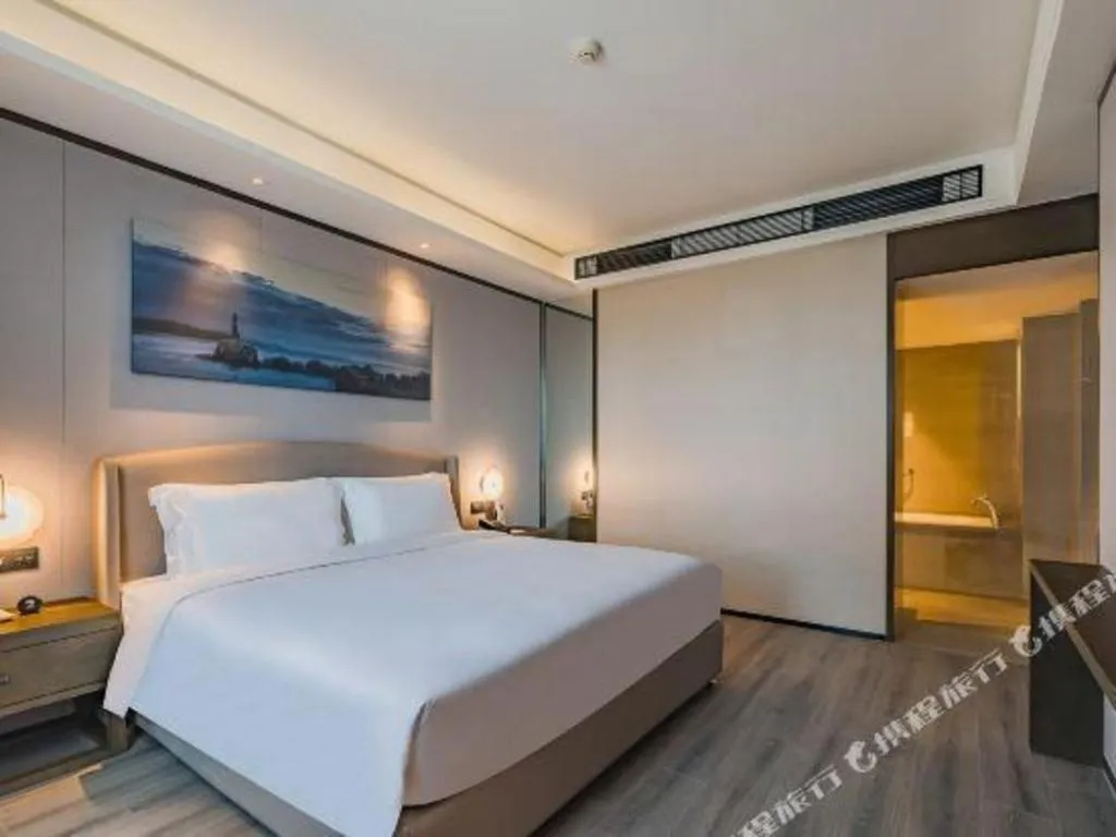 Bed in Zhuhai Starlight Hotel