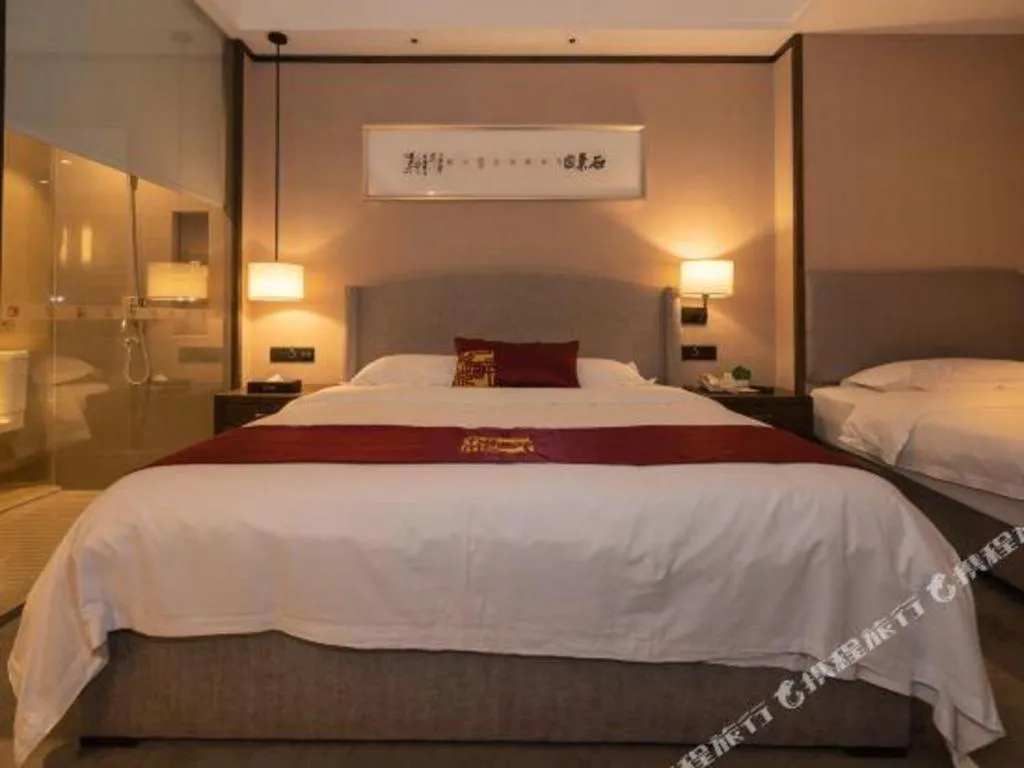 Bed in Zhuhai Starlight Hotel