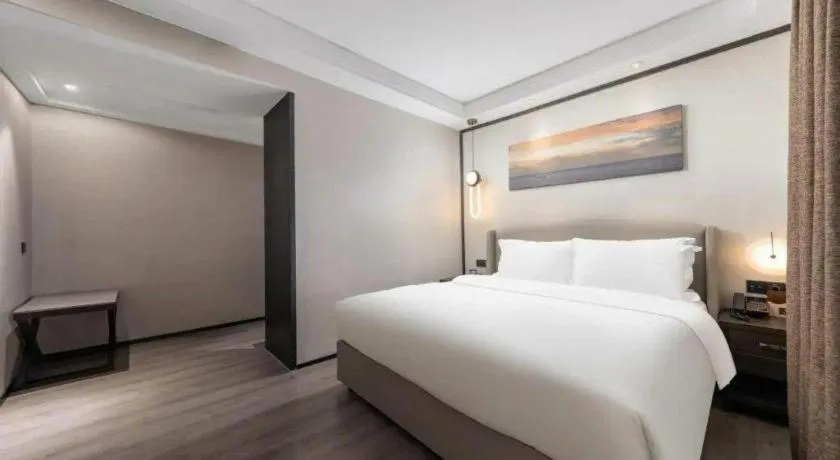 Bed in Zhuhai Starlight Hotel