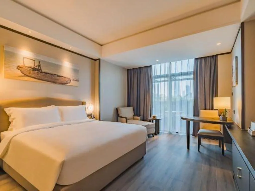 Bed in Zhuhai Starlight Hotel