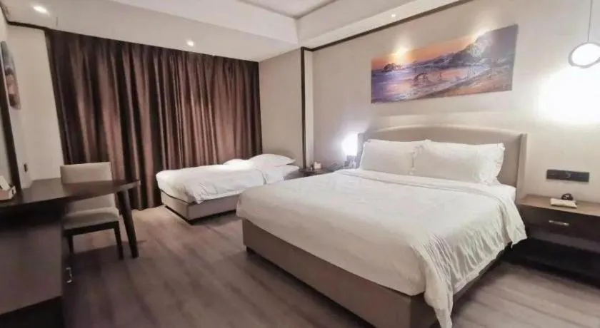 Bed in Zhuhai Starlight Hotel