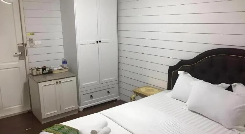 Bed in Ban Thungdang Housetel Bangkok