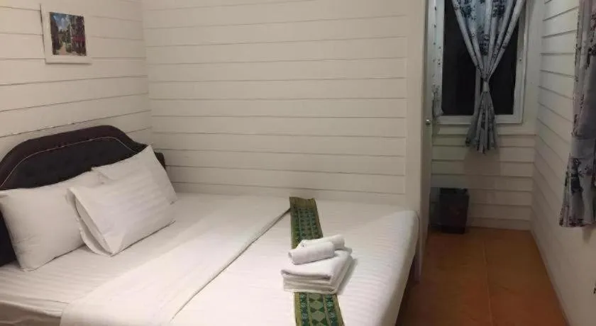 Bed in Ban Thungdang Housetel Bangkok