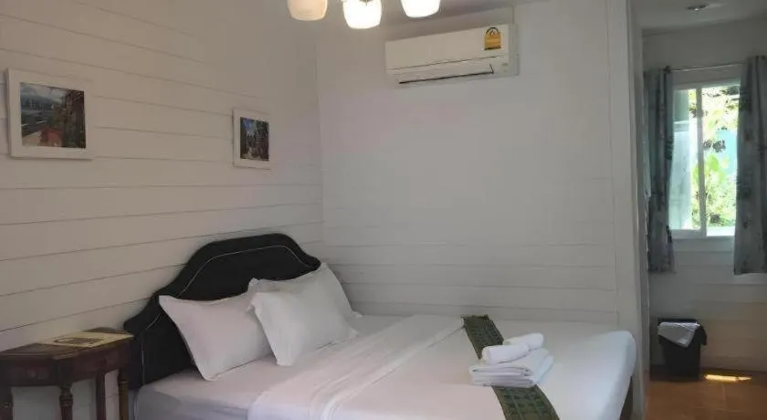 Bed in Ban Thungdang Housetel Bangkok