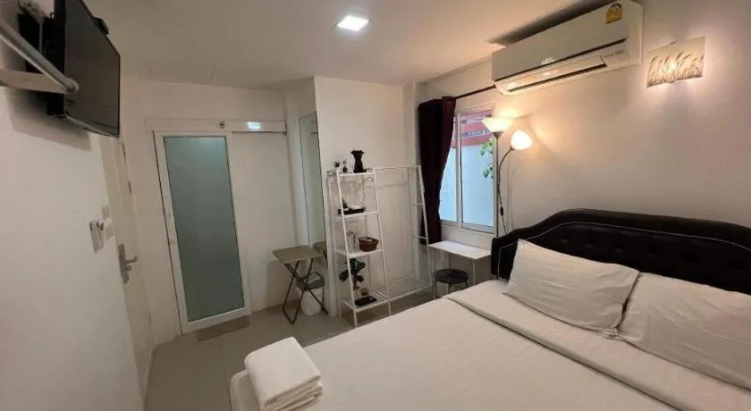 Bed in Ban Thungdang Housetel Bangkok