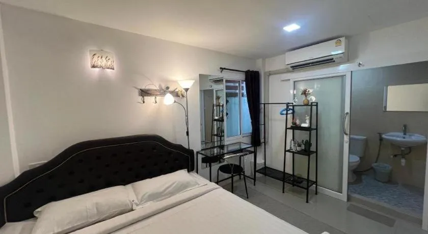 Bed in Ban Thungdang Housetel Bangkok