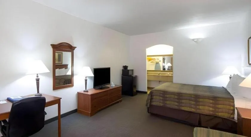 Bed in Quality Inn & Suites Rio Grande City