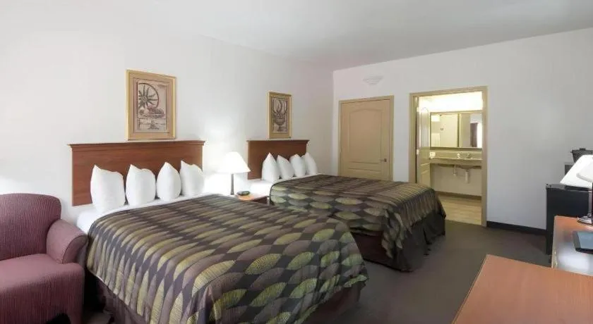 Bed in Quality Inn & Suites Rio Grande City