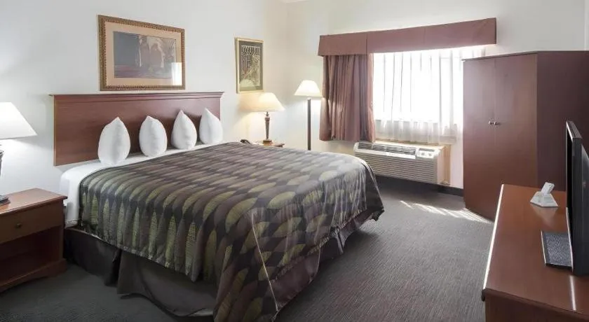 Bed in Quality Inn & Suites Rio Grande City