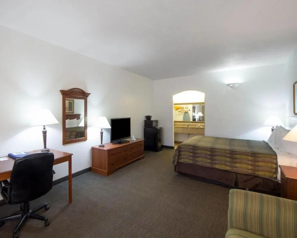 Bed in Quality Inn & Suites Rio Grande City