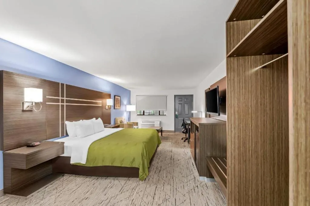 Bed in Quality Inn & Suites Rio Grande City