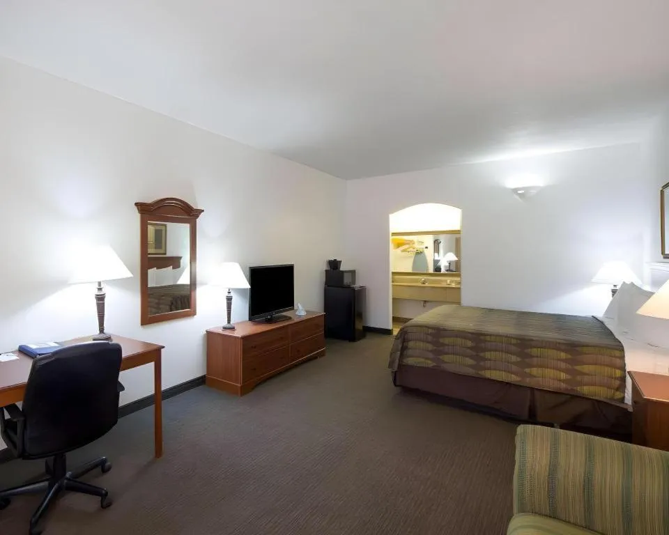 Bed in Quality Inn & Suites Rio Grande City