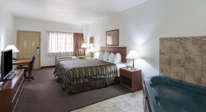 Bed in Quality Inn & Suites Rio Grande City