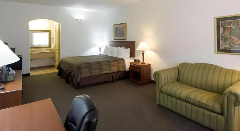 Bed in Quality Inn & Suites Rio Grande City