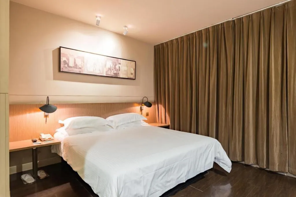 Bed in Jinjiang Inn Select Shanghai Nanjing Road Pedestrian Street