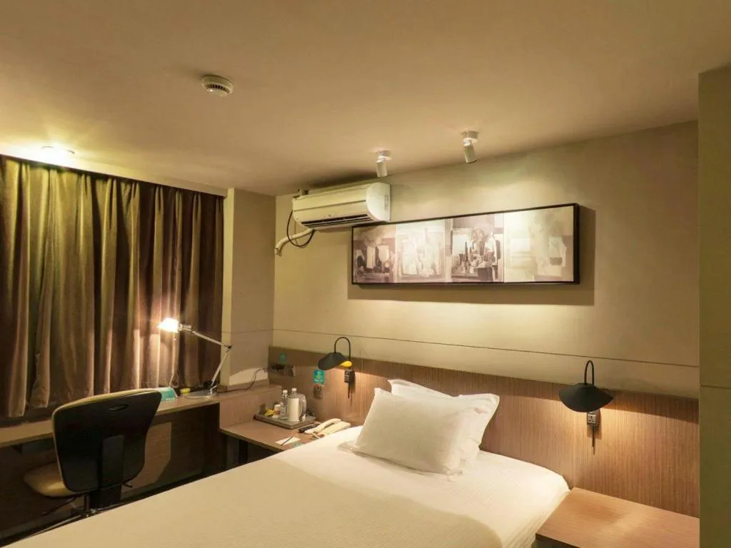 Bed in Jinjiang Inn Select Shanghai Nanjing Road Pedestrian Street