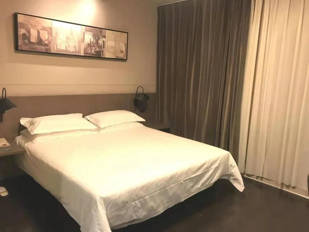 Bed in Jinjiang Inn Select Shanghai Nanjing Road Pedestrian Street