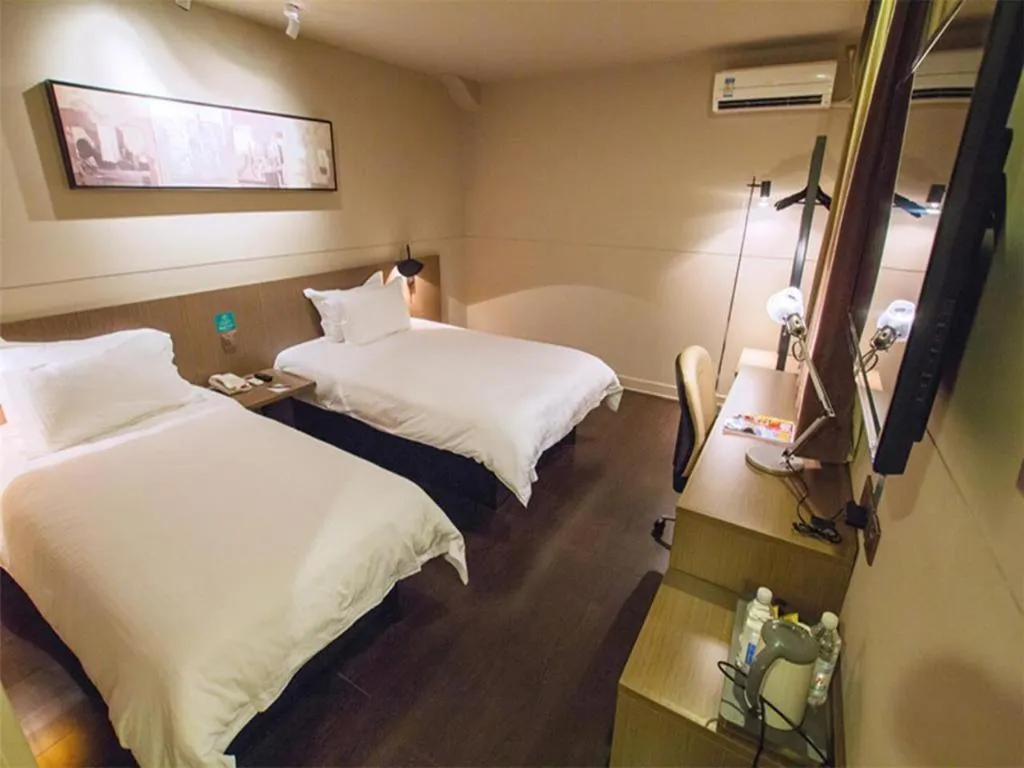 Bed in Jinjiang Inn Select Shanghai Nanjing Road Pedestrian Street