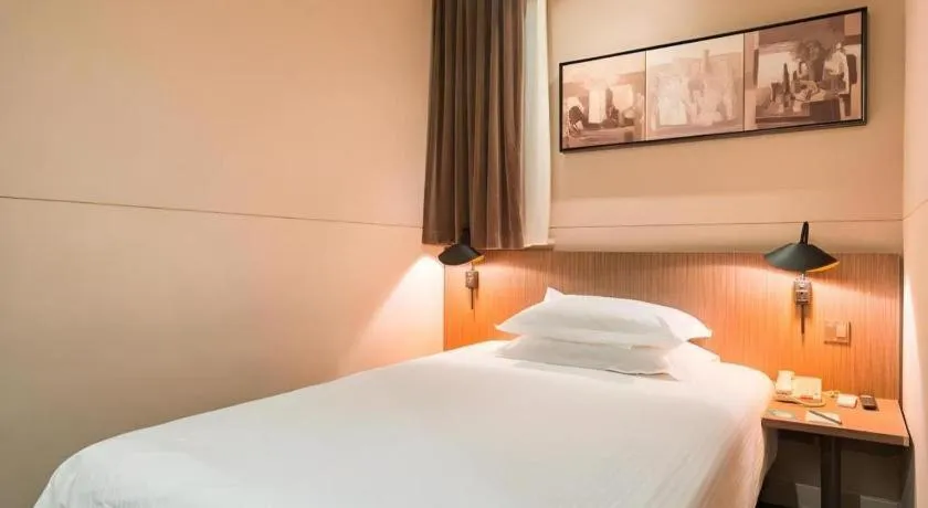 Bed in Jinjiang Inn Select Shanghai Nanjing Road Pedestrian Street