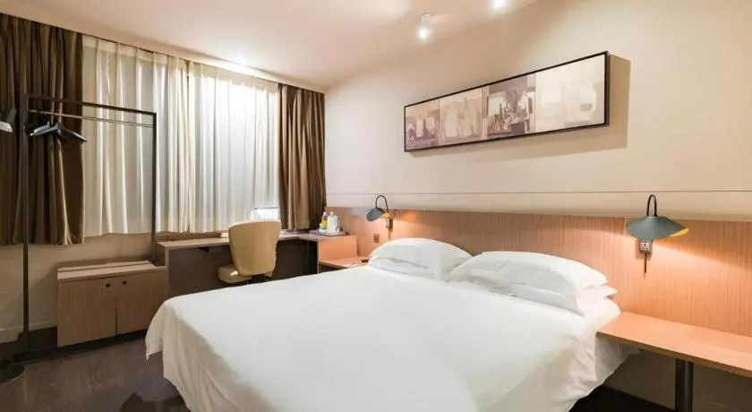 Bed in Jinjiang Inn Select Shanghai Nanjing Road Pedestrian Street